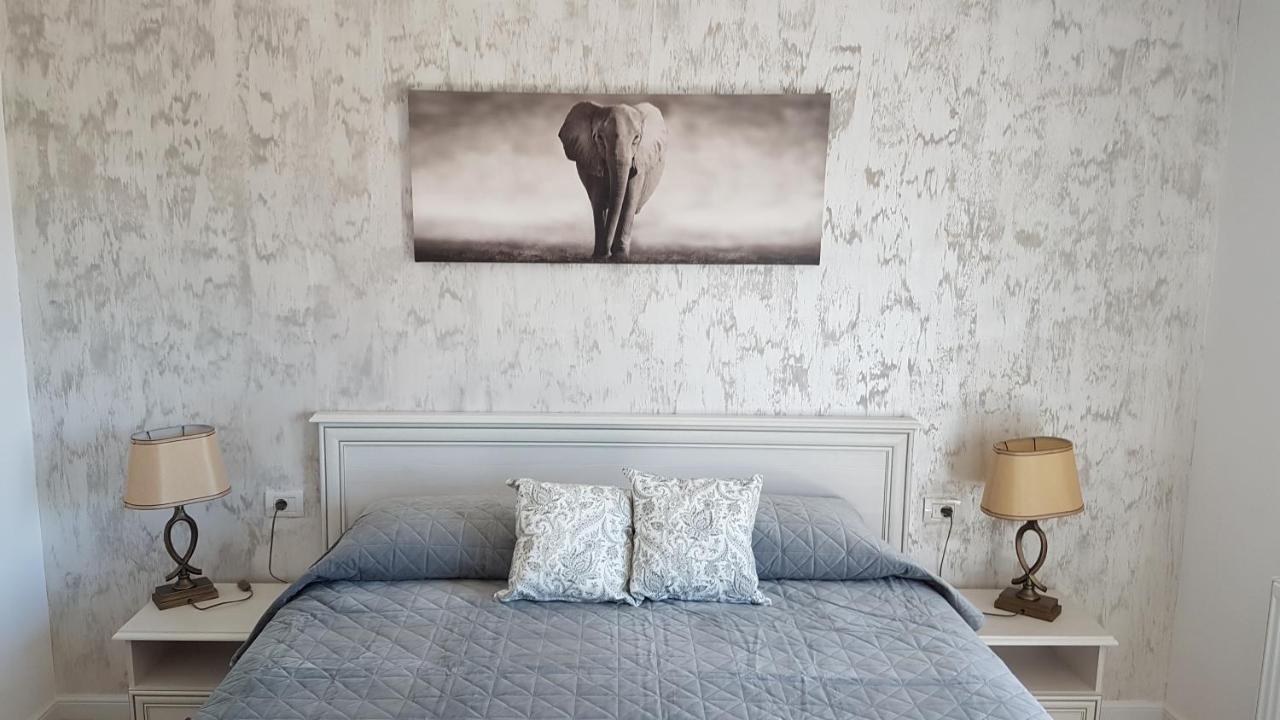 فندق Casa Magnolia Douăzeci şi Trei August المظهر الخارجي الصورة