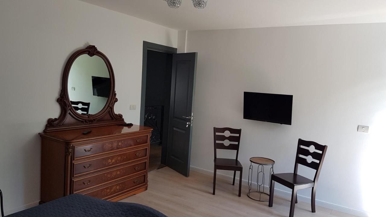 فندق Casa Magnolia Douăzeci şi Trei August المظهر الخارجي الصورة