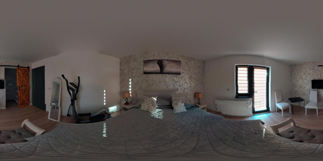 فندق Casa Magnolia Douăzeci şi Trei August المظهر الخارجي الصورة