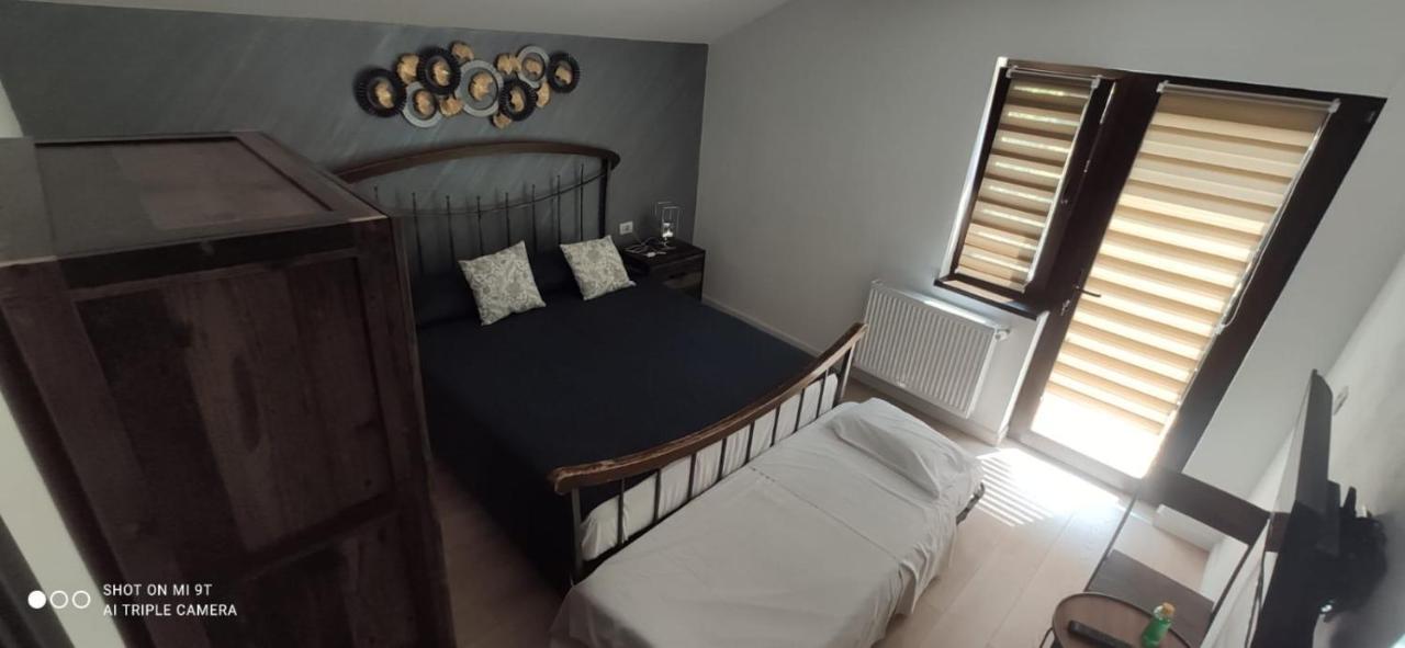 فندق Casa Magnolia Douăzeci şi Trei August المظهر الخارجي الصورة